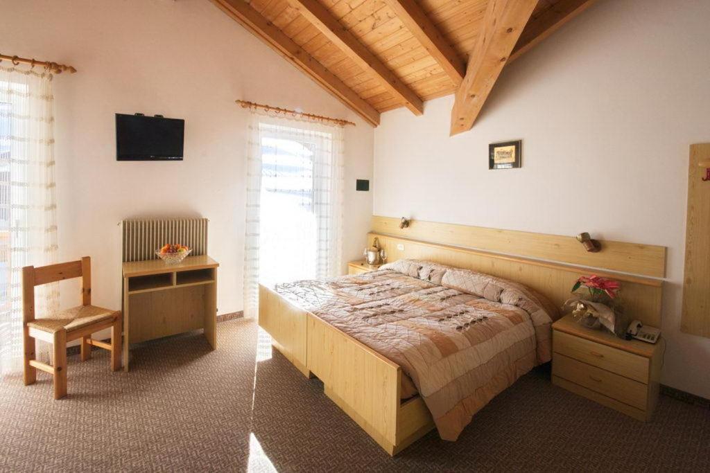 Hotel Vallechiara Moena Oda fotoğraf