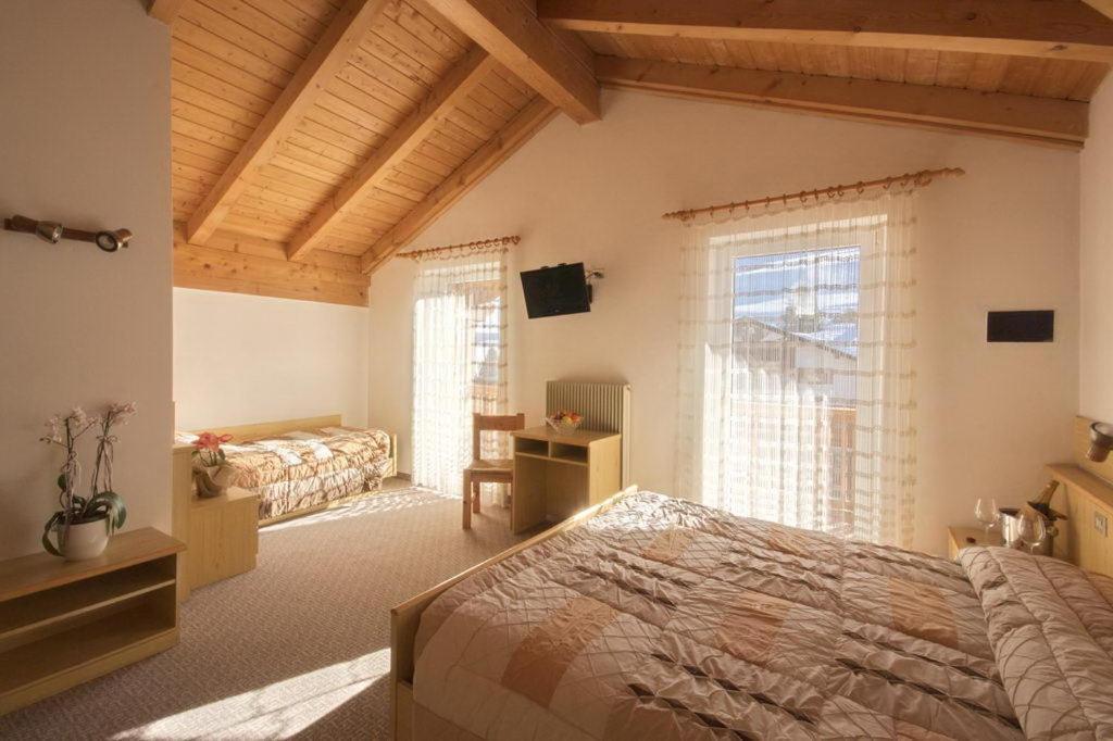 Hotel Vallechiara Moena Oda fotoğraf